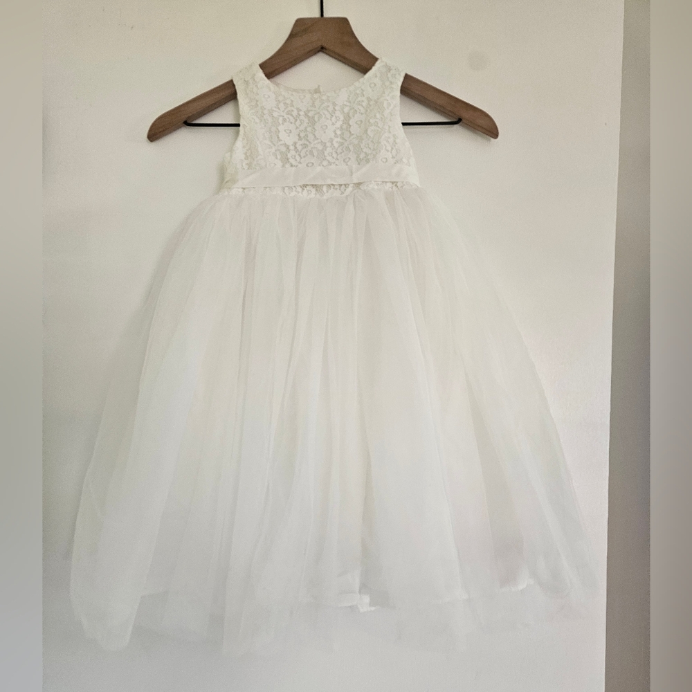 NWT David's Bridal White Lace & Tulle Flower Girl Dress